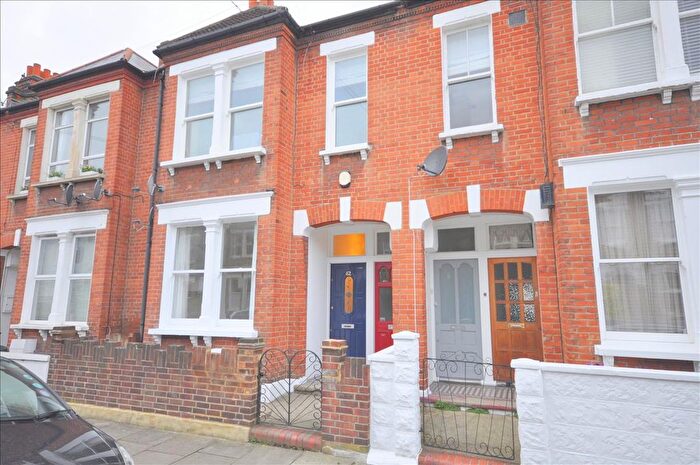 2 Bedroom Flat To Rent In Byton Road, Tooting, London, SW17