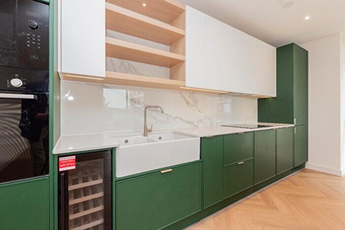 3 Bedroom Flat To Rent In Henshaw Parade, The Hyde, London, NW9