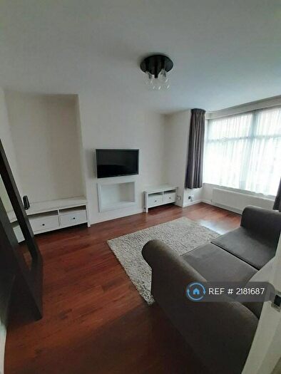 3 Bedroom Terraced House To Rent In Park View Crescent, London, N11