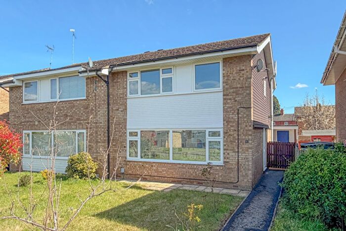 4 Bedroom Semi Detached House To Rent In Wentworth Drive, Leighton Buzzard, Bedfordshire, LU7