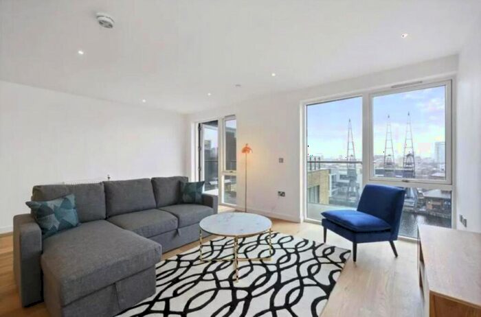 2 Bedroom Apartment To Rent In Waterford Court, Turnberry Quay, Isle Of Dogs, E14