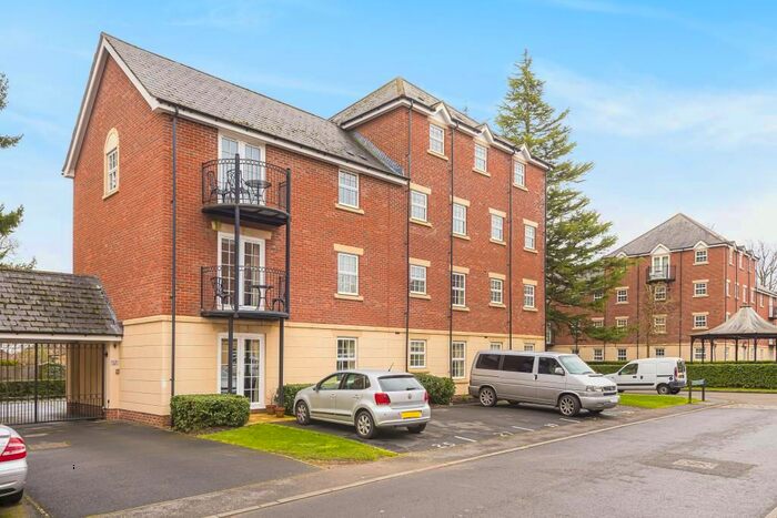 2 Bedroom Flat To Rent In Newbury, Berkshire, RG14