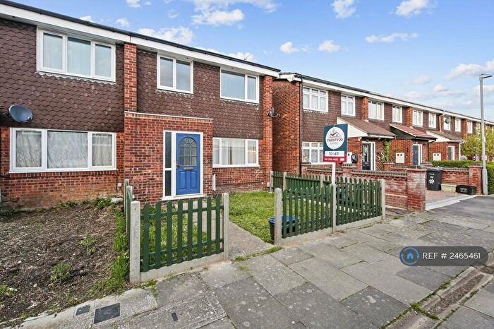 3 Bedroom Terraced House To Rent In Copper Beech Close, Ilford, IG5