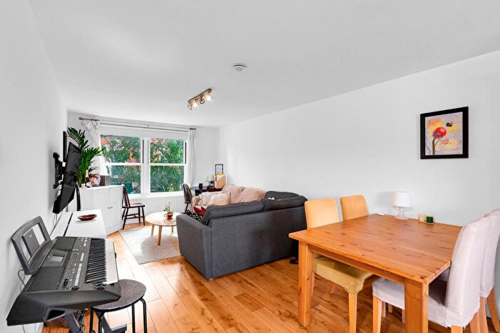1 Bedroom Apartment For Sale In Park Avenue, Willesden Green, NW2