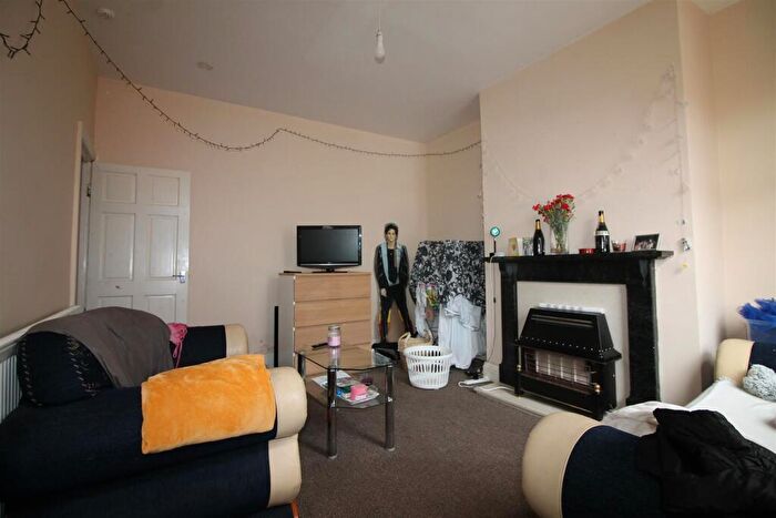 3 Bedroom House To Rent In Hall Grove, Hyde Park, Leeds, LS6