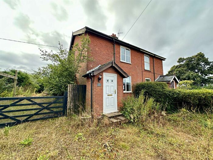 3 Bedroom Semi-Detached House For Sale In Main Road, Clippesby, NR29