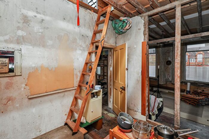 3 Bedroom Terraced House For Sale In Colne Road, London, E5