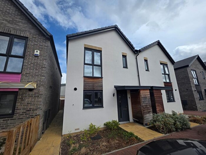 3 Bedroom House To Rent In Greenbridge, East Swindon, SN3