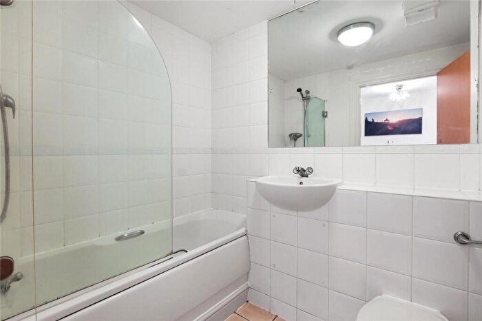 1 Bedroom Apartment For Sale In Kelvin Gate, Bracknell, Berkshire, RG12