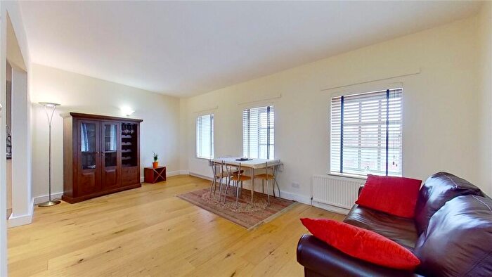 2 Bedroom Flat To Rent In Patriothall, Edinburgh, EH3