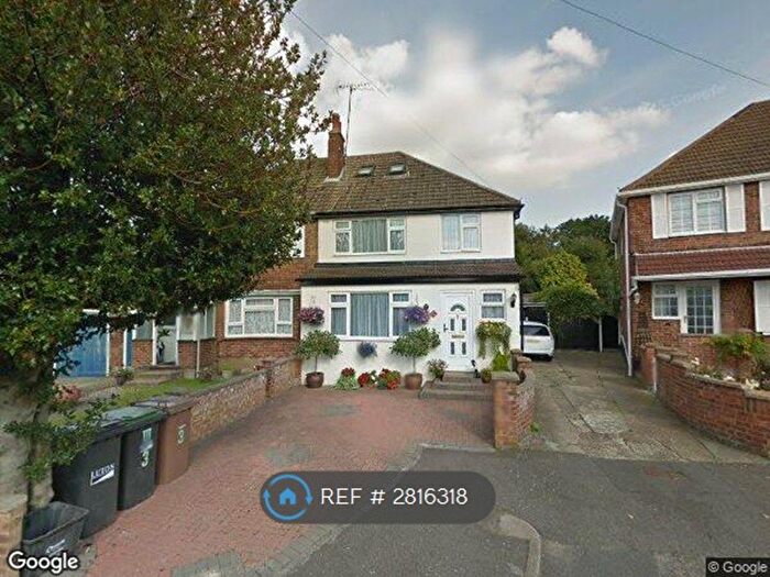 4 Bedroom Semi Detached House To Rent In Downlands, Luton, LU3