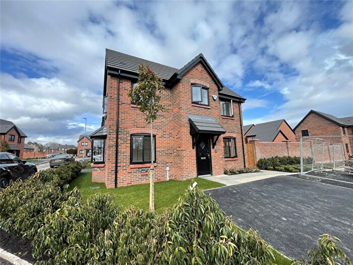 3 Bedroom Detached House To Rent In Quinn Square, Droylsden, Droylsden, M43