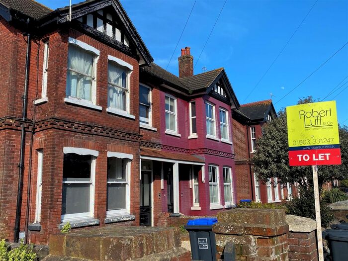 2 Bedroom Flat To Rent In Cowper Road, Worthing, BN11