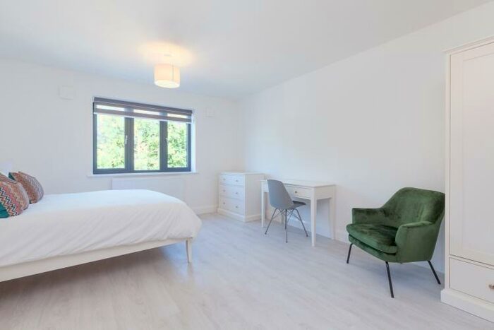 3 Bedroom Apartment To Rent In High Street, Kidlington, OX5