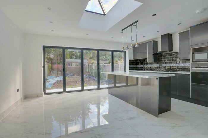 3 Bedroom Terraced House To Rent In Princes Avenue, Palmers Green, N13