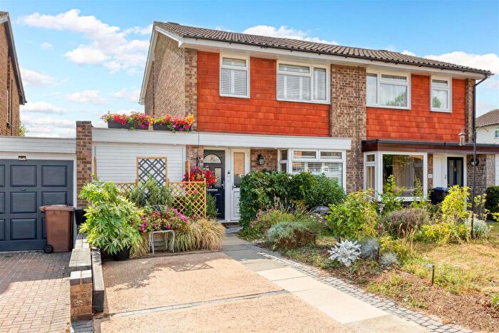 3 Bedroom Semi Detached House For Sale In Crabtree Dell, Letchworth Garden City, SG6