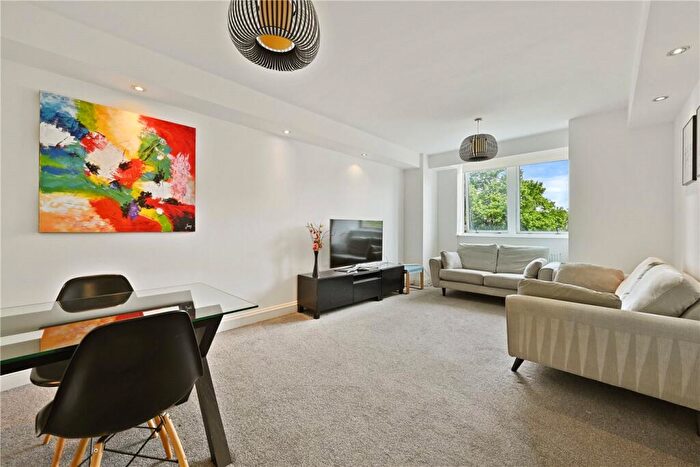 2 Bedroom Apartment To Rent In Shoot Up Hill, London, NW2