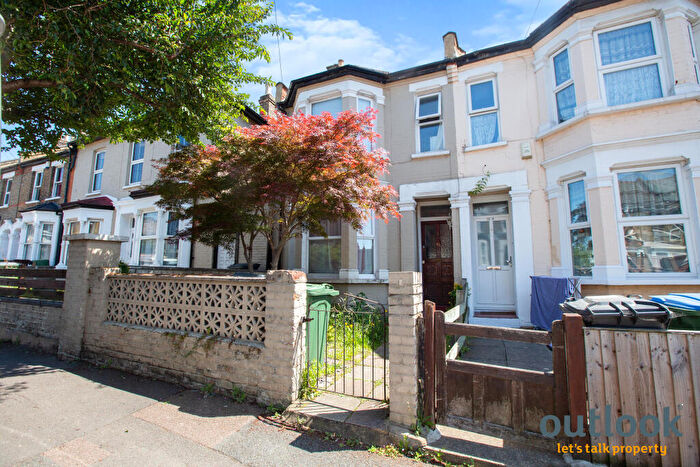 1 Bedroom House To Rent In North Birkbeck Road, Leytonstone, London, E11