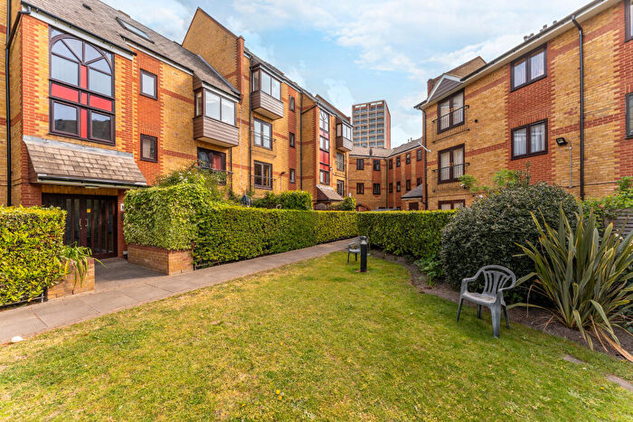1 Bedroom Flat For Sale In Tottenham Road, London, N1
