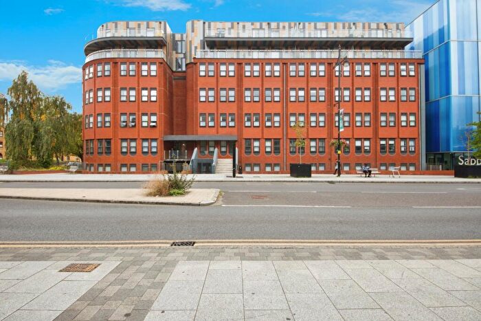 2 Bedroom Flat For Sale In Mercury Gardens, Romford, RM1
