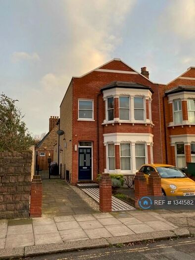 2 Bedroom Maisonette To Rent In Emmanuel Road, London, SW12