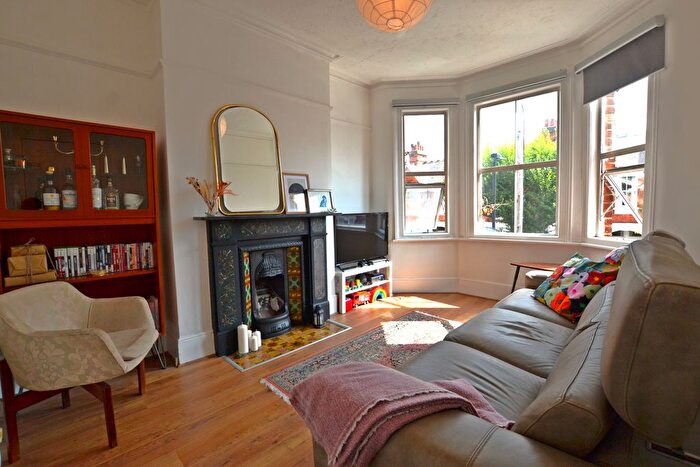 3 Bedroom Maisonette To Rent In Lyndhurst Road, Palmers Green, London, N22