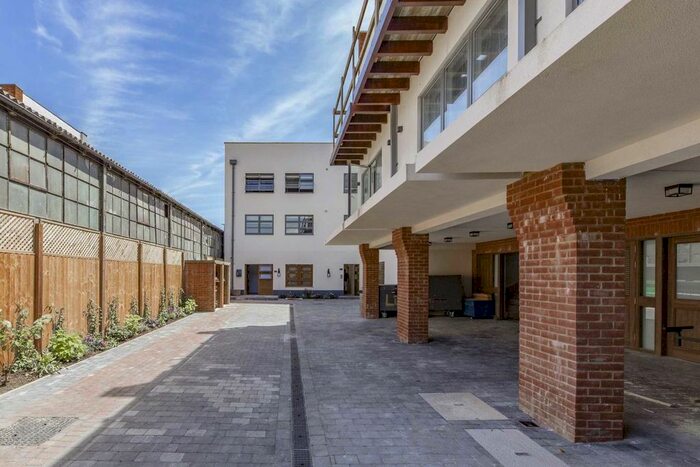 2 Bedroom Flat To Rent In Elm Grove, London, SW19