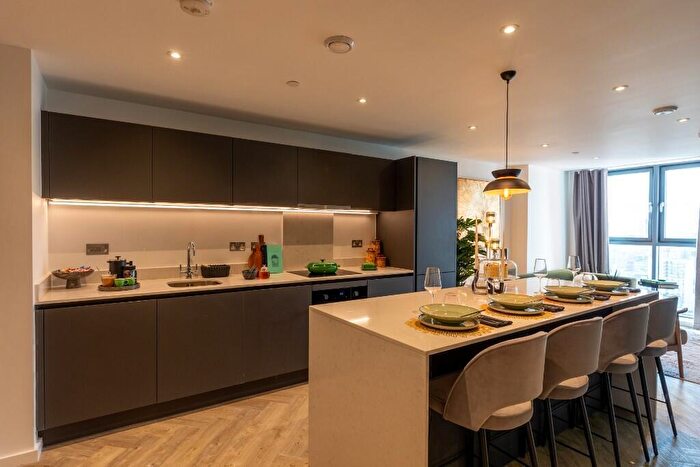 3 Bedroom Flat To Rent In Flat, Swan Street, Manchester, Greater Manchester, M4