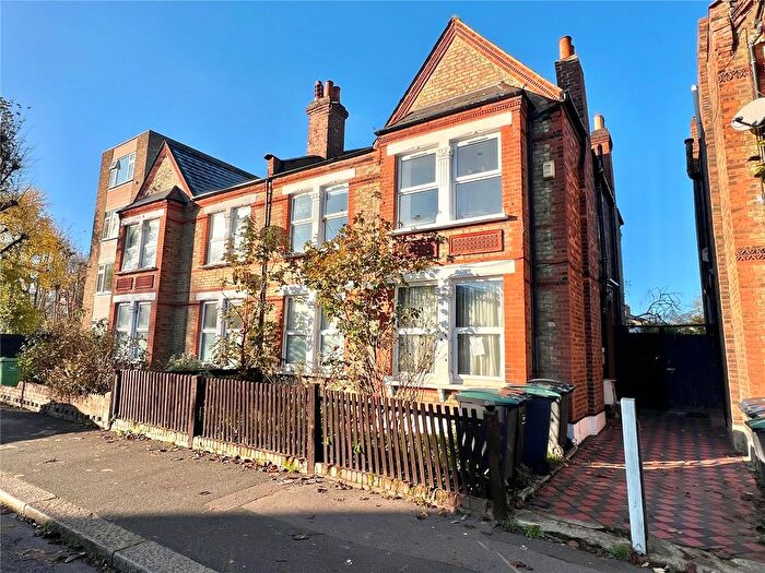 3 Bedroom Flat To Rent In Palmerston Road, Wood Green, London, N22