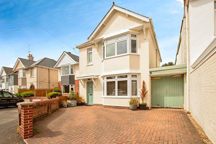3 Bedroom Detached House For Sale In Ashmore Crescent, Poole, Dorset, BH15
