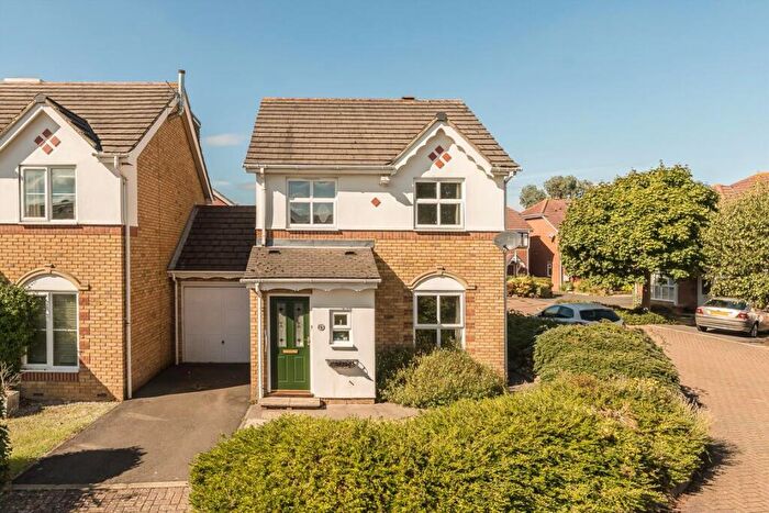3 Bedroom Detached House For Sale In Tangmere Grove, Kingston Upon Thames, KT2