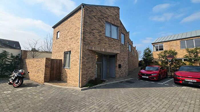 3 Bedroom Town House To Rent In Provender Mews, Boston Road, W7