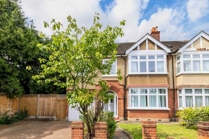 4 Bedroom Property To Rent In Golden Manor, London, W7