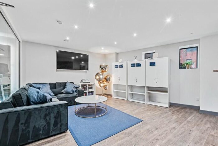 1 Bedroom Flat To Rent In Darwin House, Exeter, EX1