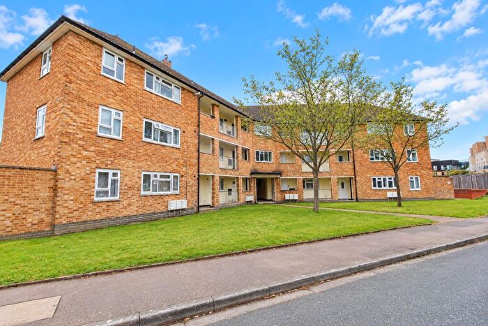 1 Bedroom Flat To Rent In Hutton Close, Hertford, SG14