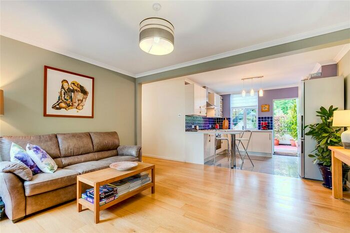 2 Bedroom Flat To Rent In Colston Road, London, SW14