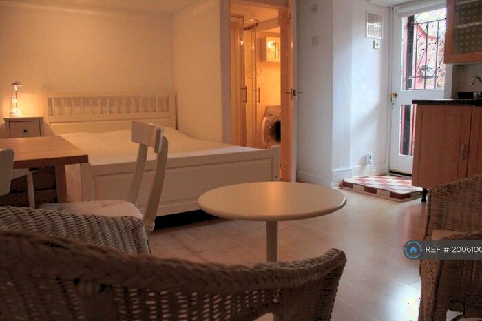 Studio To Rent In Gunton Road, London, E5
