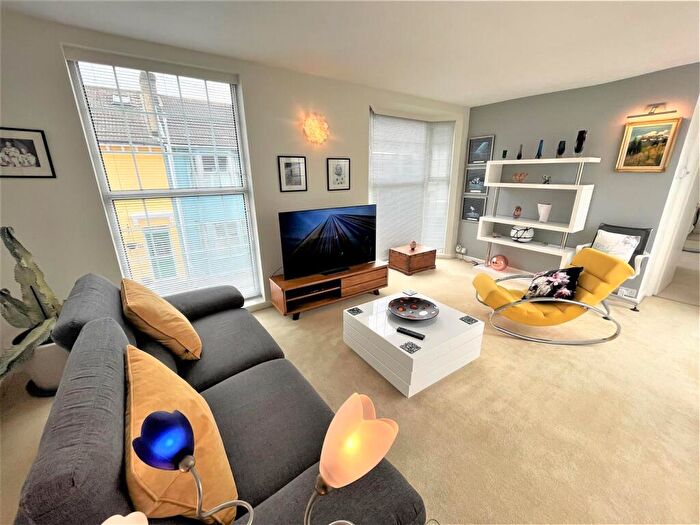 2 Bedroom Terraced House To Rent In Toronto Terrace, Brighton, BN2