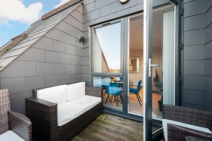 2 Bedroom Flat For Sale In High Street, Walton-On-Thames, KT12