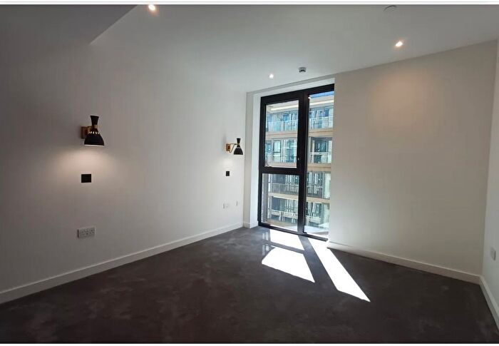 1 Bedroom Flat To Rent In Merino Gardens, London, E1W