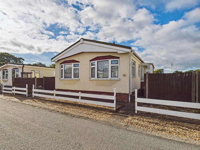 2 Bedroom Park Home For Sale In Parklands Mobile Homes, Scunthorpe, DN17