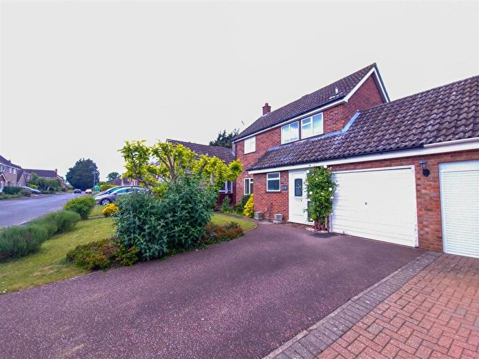 3 Bedroom Link Detached House For Sale In Pilgrims Way, Harleston, IP20