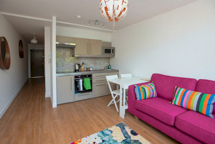 1 Bedroom Flat To Rent In Platform Road, SO14