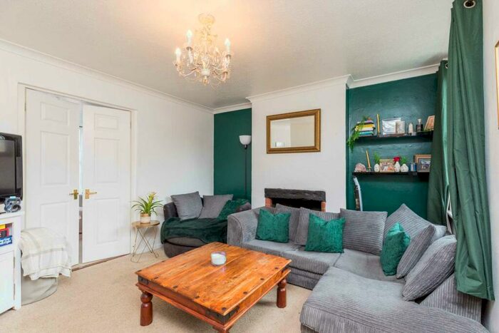 1 Bedroom Flat To Rent In Crawley Road, Horsham, RH12