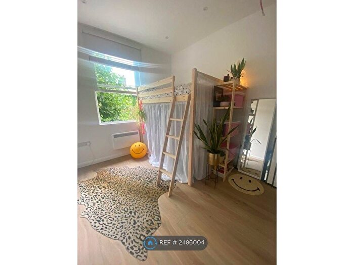 Studio To Rent In Goulton Road, London, E5