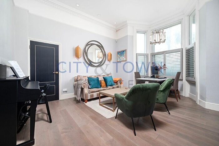 2 Bedroom Apartment To Rent In Redcliffe Gardens, London, SW10
