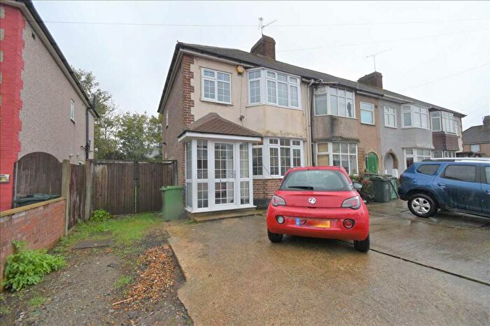 3 Bedroom House To Rent In Oakwood Close, Dartford, DA1