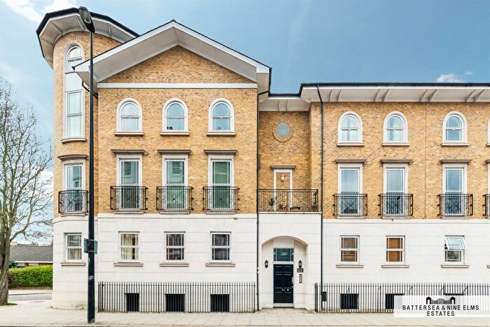 2 Bedroom Apartment For Sale In Bridge Theatre Apartments, Battersea Bridge Road, SW11