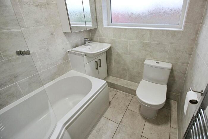 3 Bedroom House To Rent In New Road, London, SE2