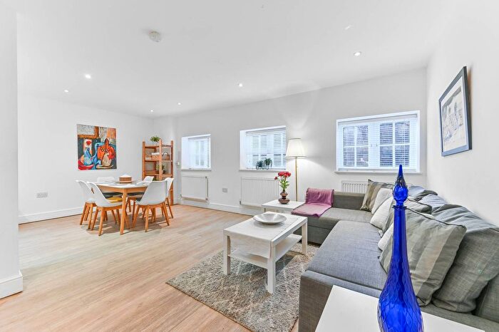 3 Bedroom Flat To Rent In High Street, Croydon, London, CR0